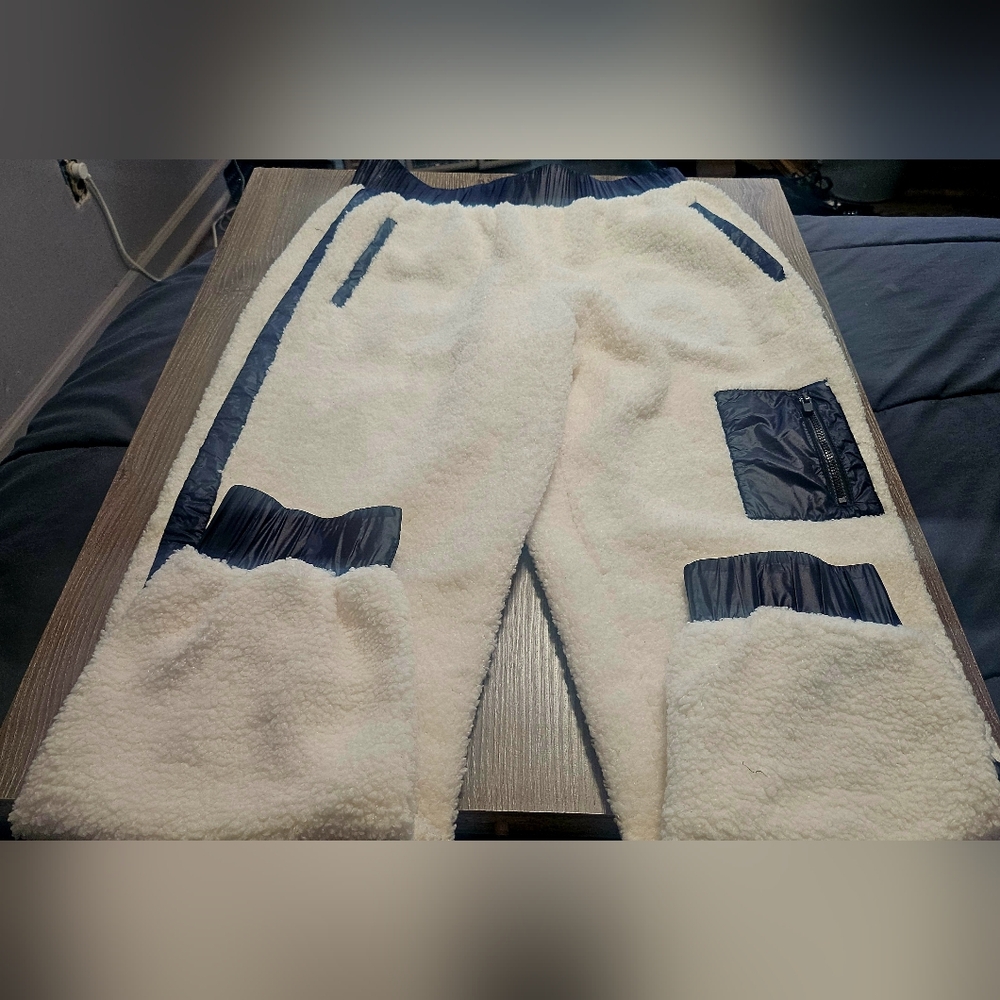 Womens Fabletics Alaska Sherpa Teddy Bear Fleece Jogger pants cream/navy size M